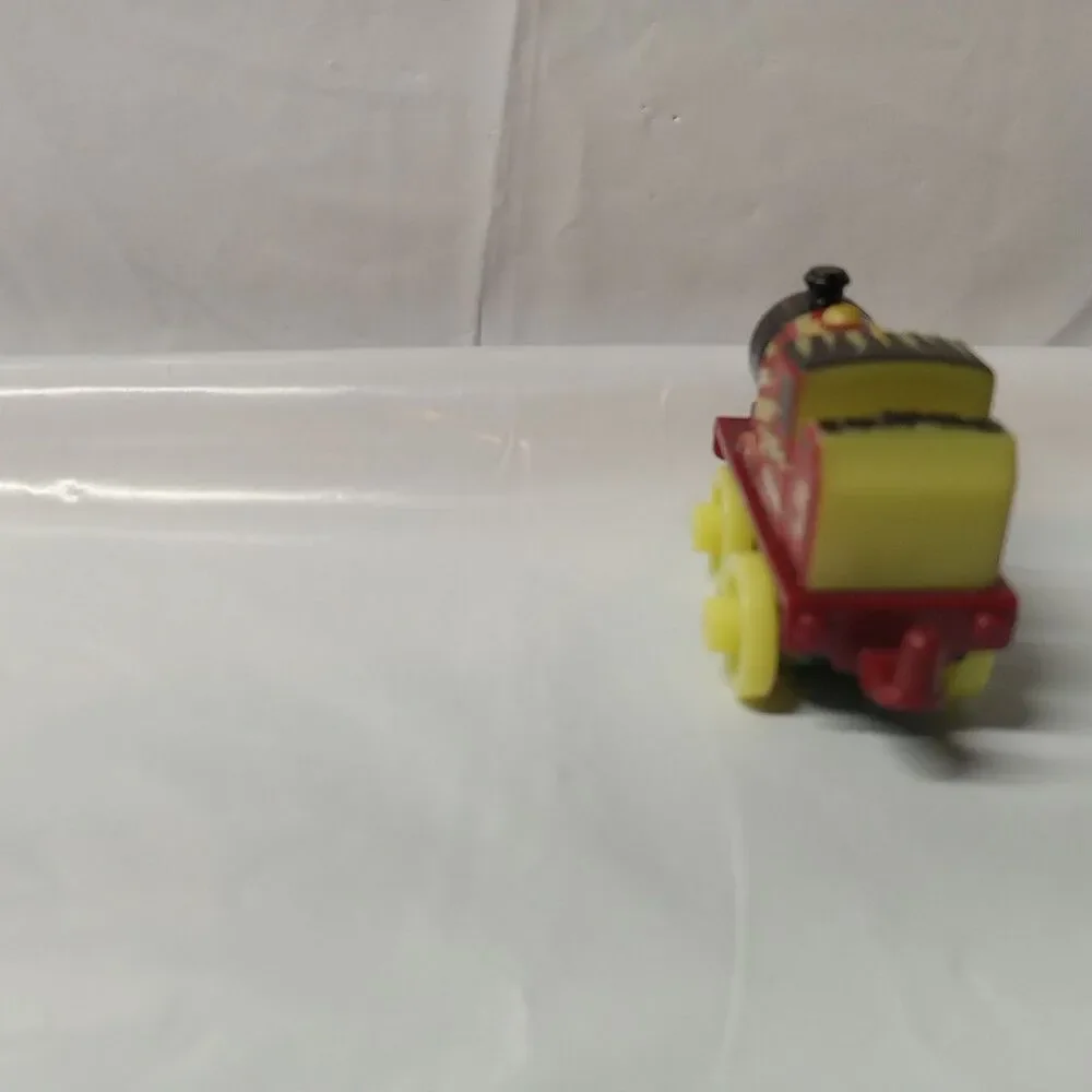 Thomas & Friends James Halloween Glow in Dark Diecast 2